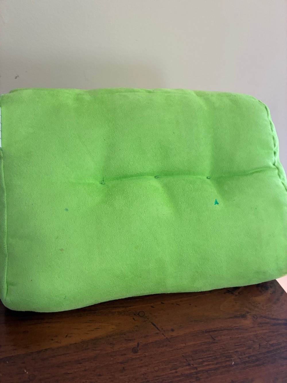 Thinking Gifts - BOOK MONSTER Book/Tablet Stand - Picture 10 of 10